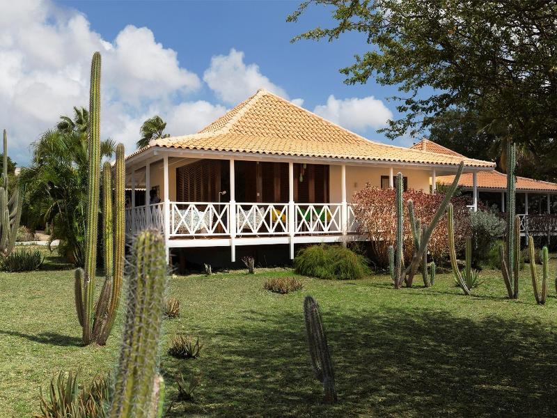 Papagayo Beach Resort (Adults Only) Віллемстад Екстер'єр фото
